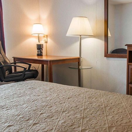 Quality Inn Hudsonville South Exteriör bild